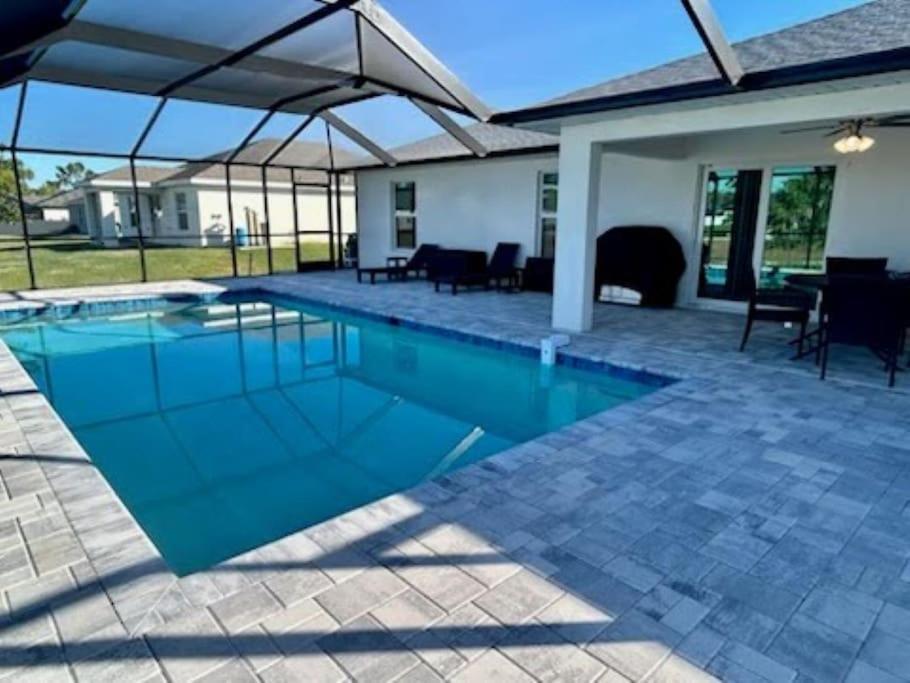 Villa New With Heated Saltwater Pool! Ideal For 2 Families! à Cape Coral Extérieur photo